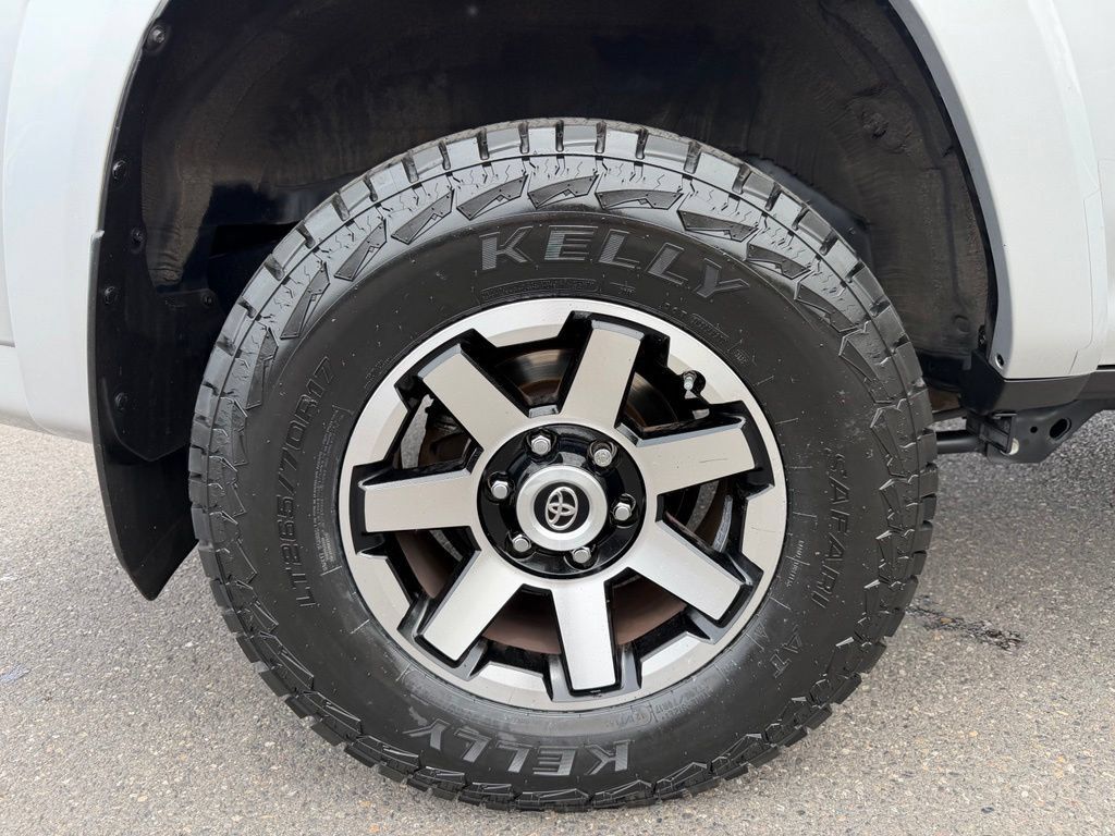 Used 2021 Toyota 4Runner TRD Off-Road Premium w/ Moonroof Package AWD/4WD image 9