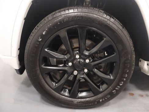 Certified 2021 Jeep Grand Cherokee Laredo X image 24