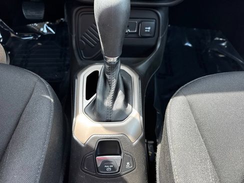 Used 2017 Jeep Renegade Latitude w/ Popular Equipment Group FWD image 17