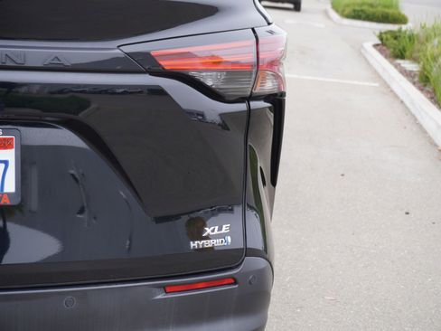 Used 2022 Toyota Sienna XLE image 10