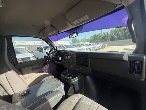 Used 2020 Chevrolet Express 2500 w/ Driver Convenience Package RWD image 12