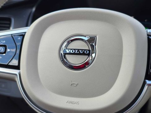 Used 2023 Volvo XC90 T8 Ultimate w/ Lounge Package image 30