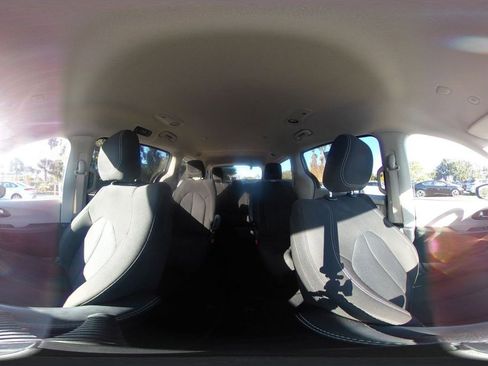 Used 2023 Chrysler Voyager LX image 44