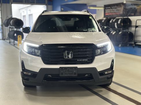 Used 2024 Honda Passport Black Edition image 2