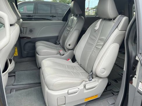 Used 2011 Toyota Sienna XLE w/ Premium Pkg AWD/4WD image 13