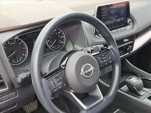 Used 2023 Nissan Rogue SV FWD image 11