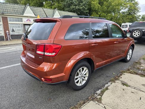 Used 2014 Dodge Journey SXT w/ Flexible Seating Group image 3