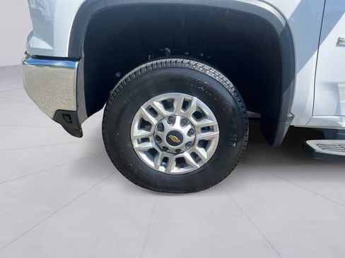 Used 2025 Chevrolet Silverado 2500 LT w/ Convenience Package AWD/4WD image 9