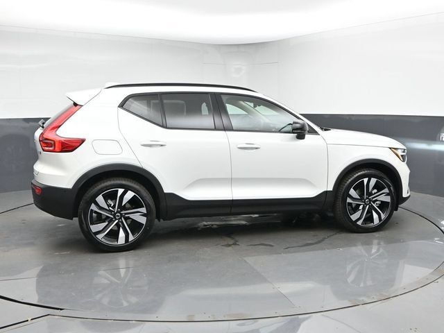 New 2026 Volvo XC40 B5 Ultra w/ Protection Package Premier AWD/4WD image 9
