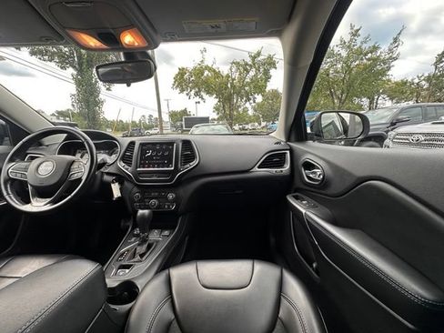 Used 2020 Jeep Cherokee Latitude w/ Quick Order Package 26F North AWD/4WD image 28
