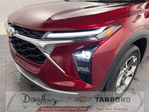 Used 2025 Chevrolet Trax LT FWD image 11