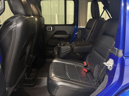 Used 2019 Jeep Wrangler Unlimited Sahara w/ Cold Weather Group image 14