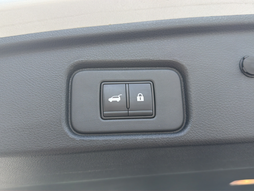 Certified 2025 Nissan Pathfinder SL FWD image 17