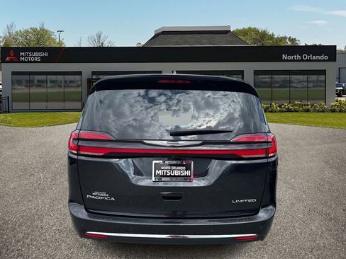 Used 2023 Chrysler Pacifica Limited FWD image 4