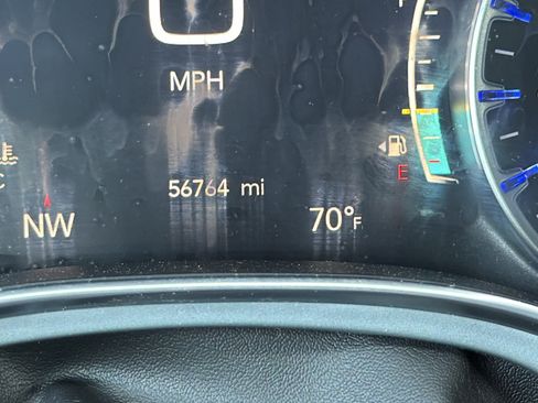 Used 2025 Chrysler Pacifica Limited FWD image 31