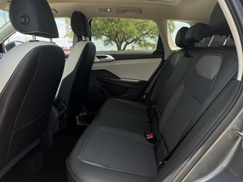 New 2025 Volkswagen Taos SE FWD image 27