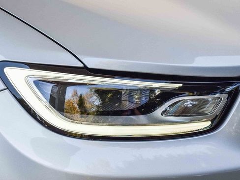 New 2026 Chrysler Pacifica Pinnacle w/ Trailer Tow Group AWD/4WD image 8