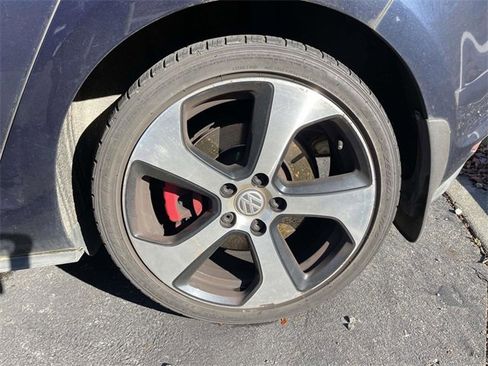 Used 2017 Volkswagen GTI SE image 11