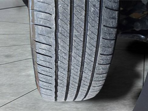 Used 2023 GMC Acadia SLE w/ Driver Convenience Package image 31