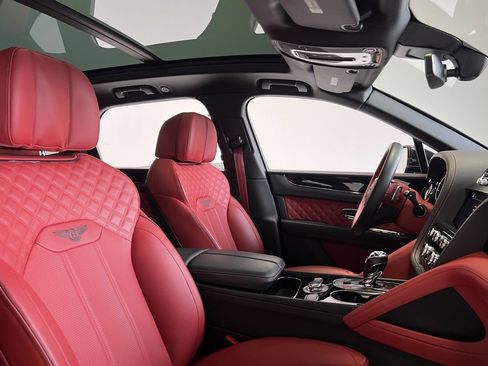 Certified 2022 Bentley Bentayga image 18