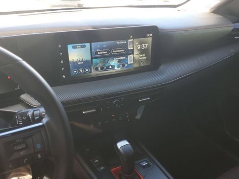 Used 2025 Nissan Kicks SR FWD image 30
