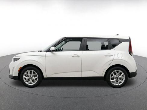 Used 2025 Kia Soul LX w/ LX Technology Package FWD image 4