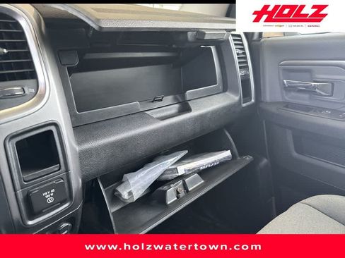 Used 2023 RAM 1500 Classic SLT AWD/4WD image 18
