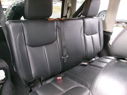 Used 2015 Jeep Wrangler Unlimited Sahara image 18