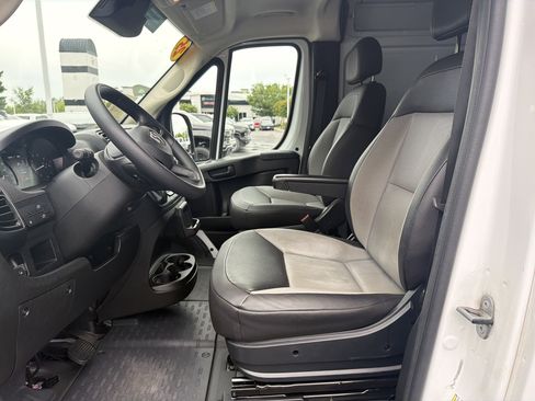 Used 2025 RAM ProMaster 2500 w/ Convenience Group FWD image 16