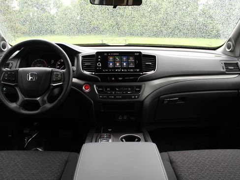 Used 2024 Honda Ridgeline Sport image 11