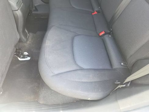 Used 2023 Jeep Renegade Latitude AWD/4WD image 28