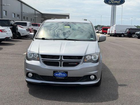 Used 2019 Dodge Grand Caravan GT FWD image 2