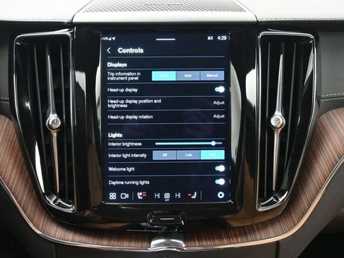 Used 2023 Volvo XC60 B5 Ultimate w/ Climate Package image 19