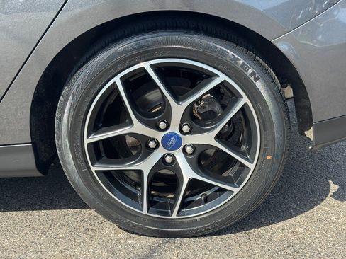 Used 2017 Ford Focus SEL w/ Cold Weather Package image 8