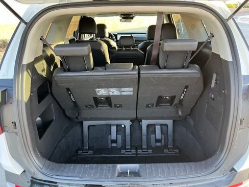 Used 2025 Kia Carnival LXS image 16