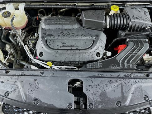 Used 2021 Chrysler Pacifica Touring image 29