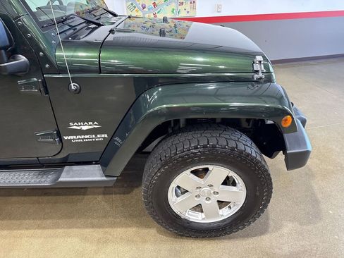Used 2010 Jeep Wrangler Unlimited Sahara image 38