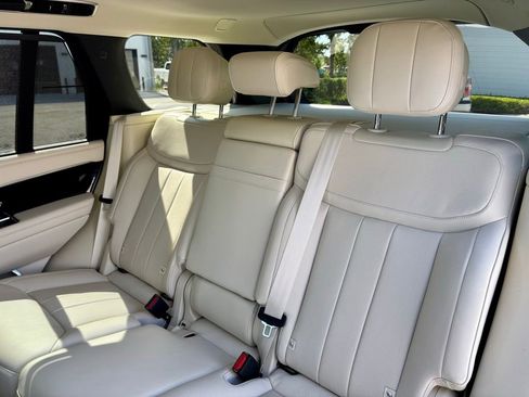 Used 2025 Land Rover Range Rover SE AWD/4WD image 22