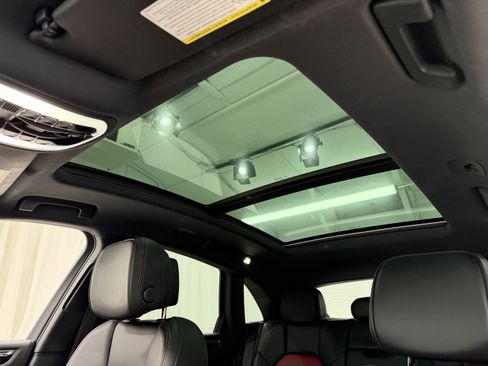 Certified 2023 Porsche Macan image 32