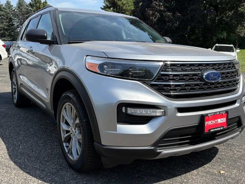 Used 2023 Ford Explorer XLT w/ Equipment Group 202A AWD/4WD image 14