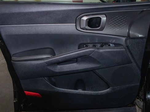 Used 2025 Kia Sorento LX FWD image 10