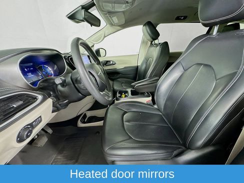Used 2023 Chrysler Pacifica Touring-L image 25