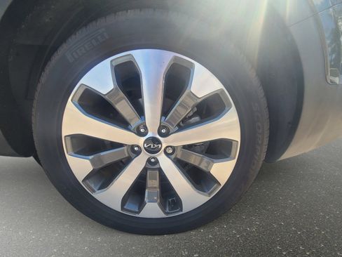 Used 2022 Kia Telluride EX w/ EX Premium Package image 8