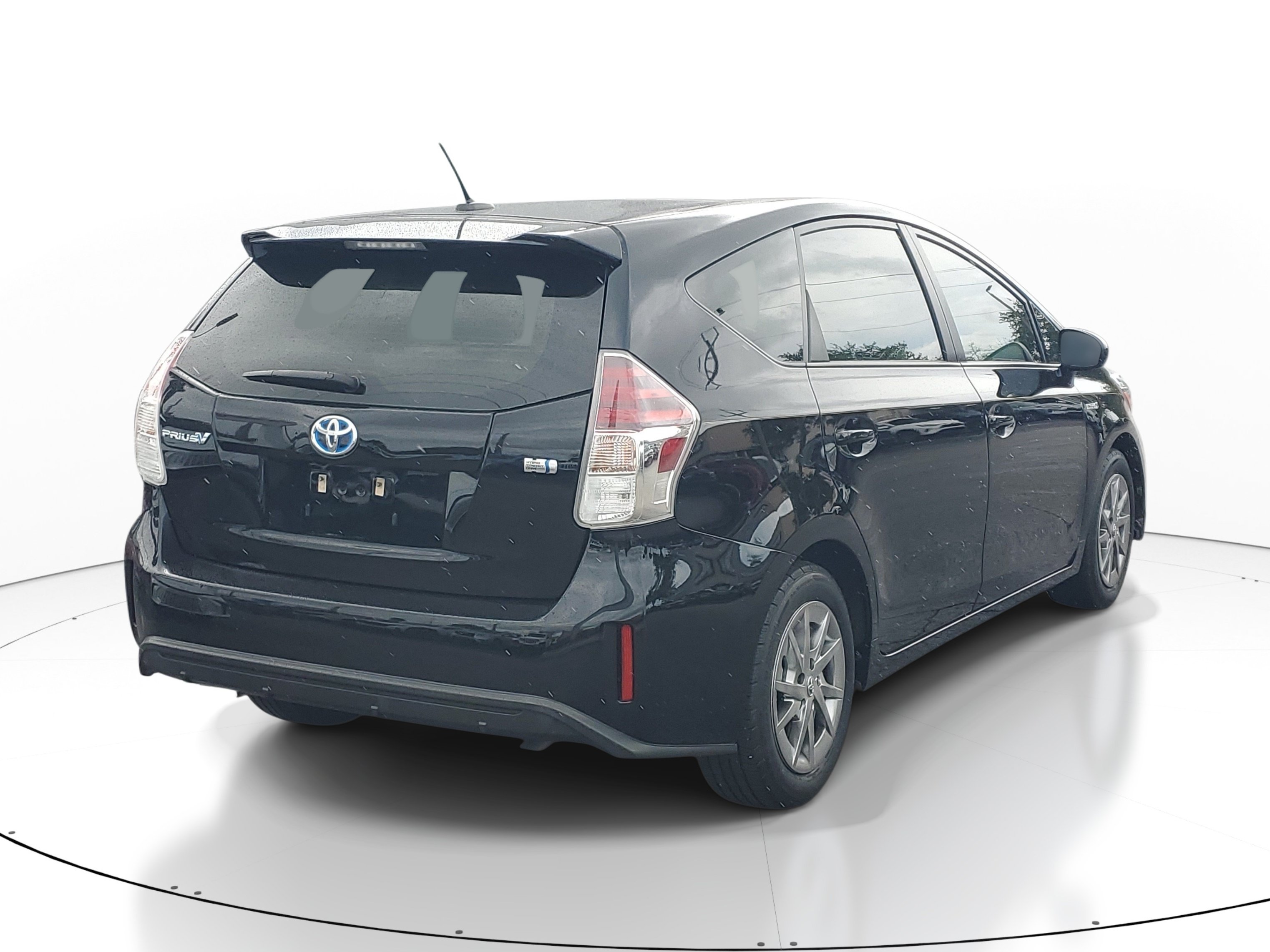 Used 2017 Toyota Prius V Four FWD image 6