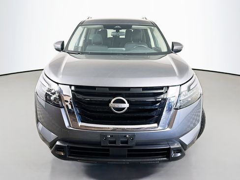 Used 2024 Nissan Pathfinder SV FWD image 2