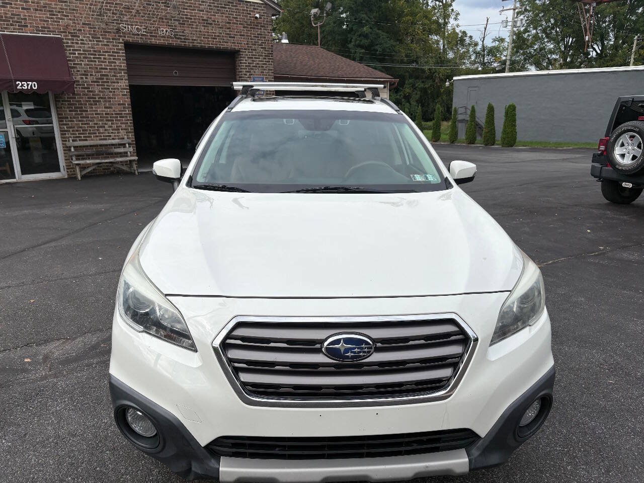 Used 2017 Subaru Outback 3.6R Touring AWD/4WD image 9