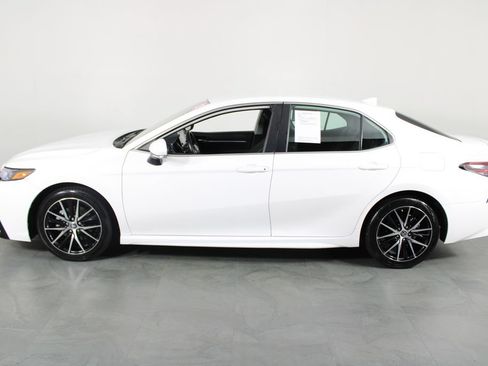 Used 2023 Toyota Camry SE FWD image 11