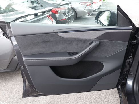 Used 2026 Tesla Model Y Long Range RWD image 13