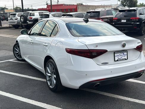 Used 2018 Alfa Romeo Giulia AWD image 5
