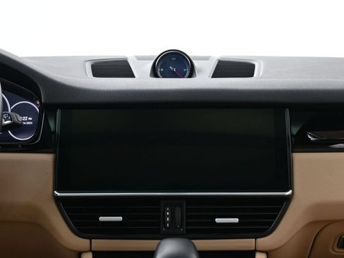 Used 2022 Porsche Cayenne Platinum Edition AWD/4WD image 11